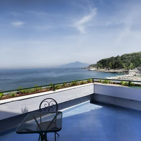 Baia Di Puolo Massa Lubrense