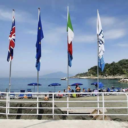 Baia Di Puolo Massa Lubrense