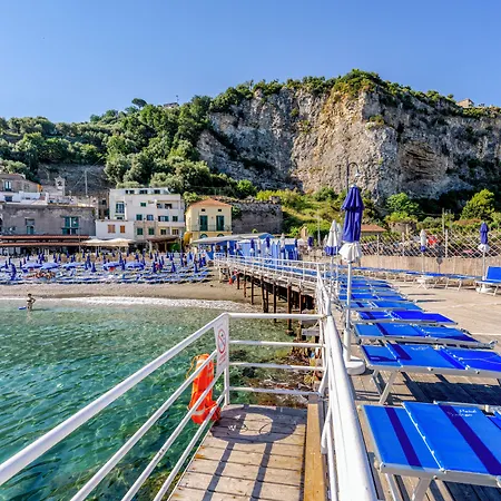 Baia Di Puolo Hotel