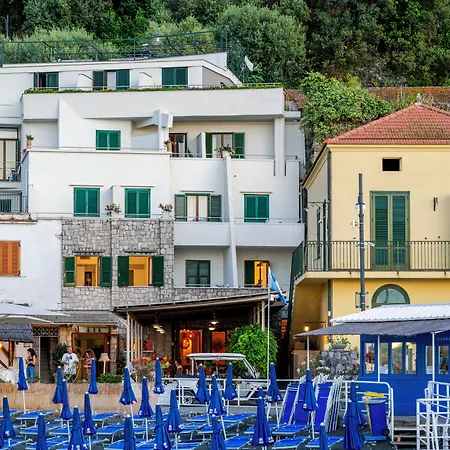 Baia Di Puolo Massa Lubrense