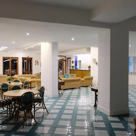 Hotel Baia Di Puolo 3*